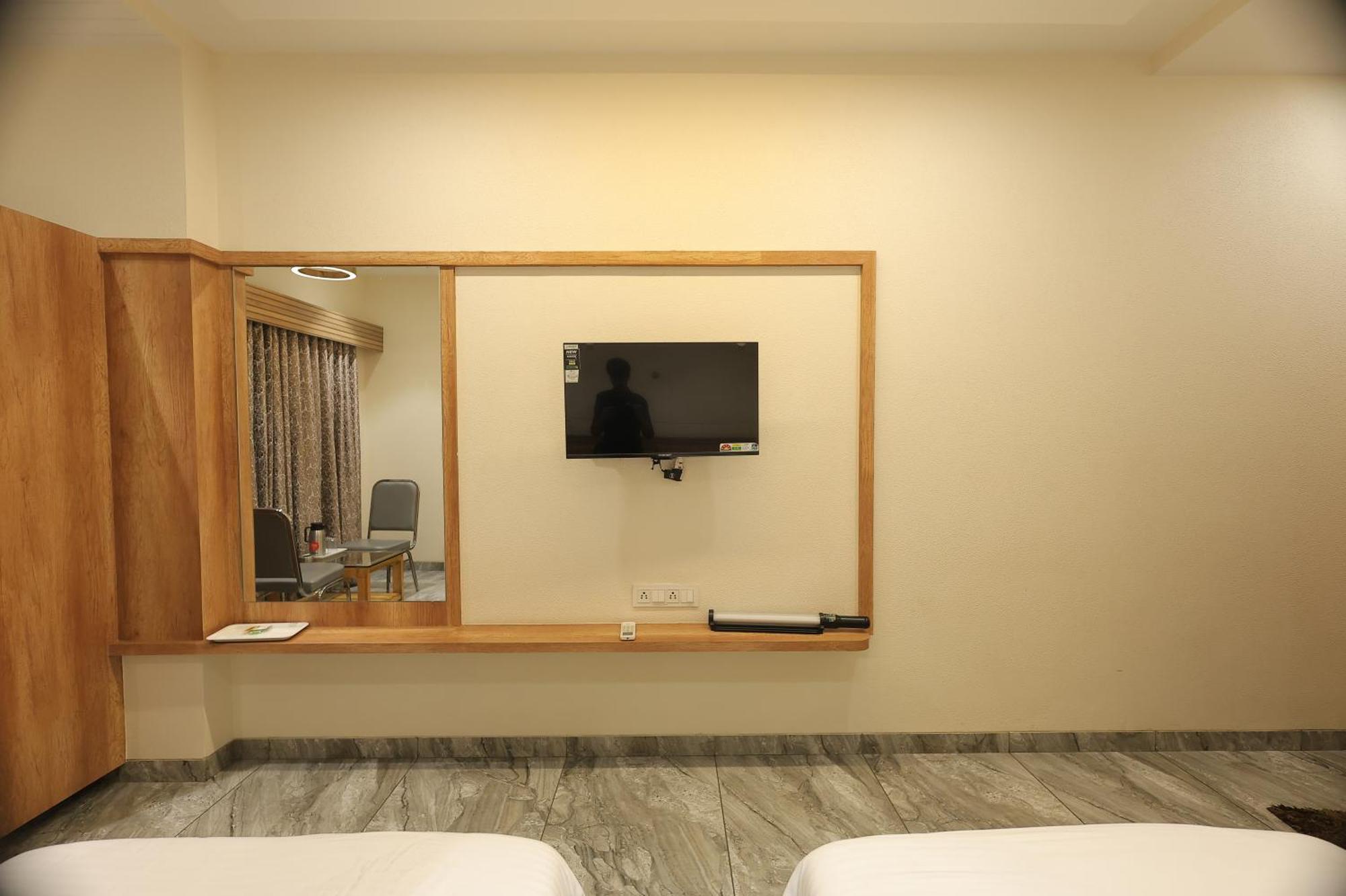 Hotel Horizon & Restaurant Сурат Екстер'єр фото