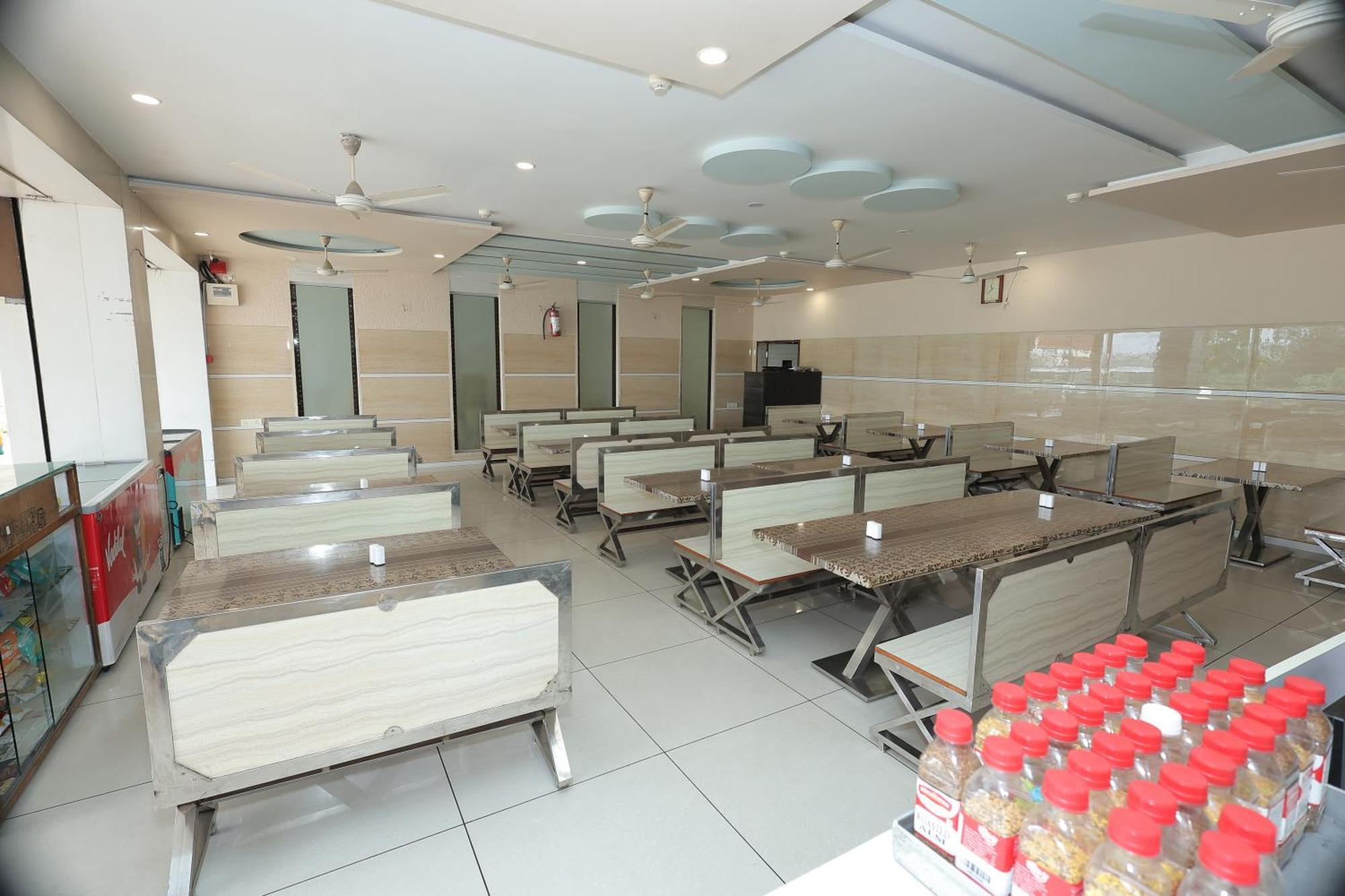 Hotel Horizon & Restaurant Сурат Екстер'єр фото