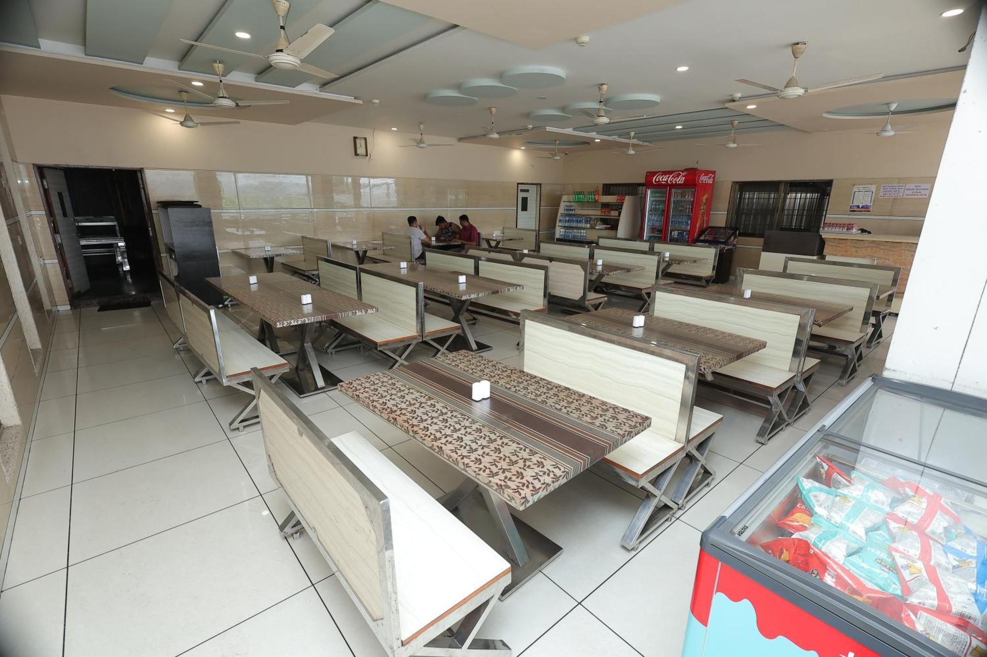 Hotel Horizon & Restaurant Сурат Екстер'єр фото