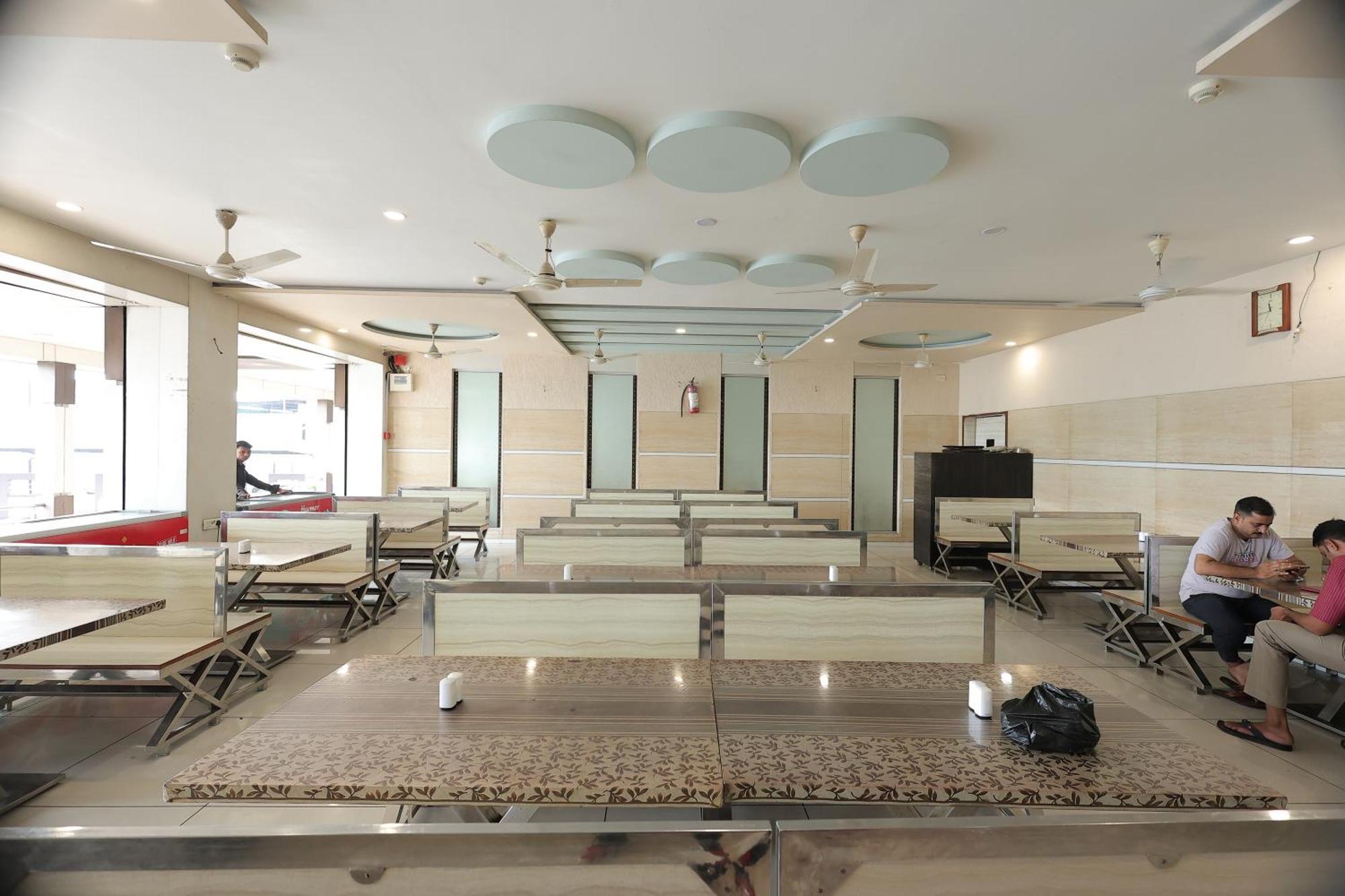 Hotel Horizon & Restaurant Сурат Екстер'єр фото