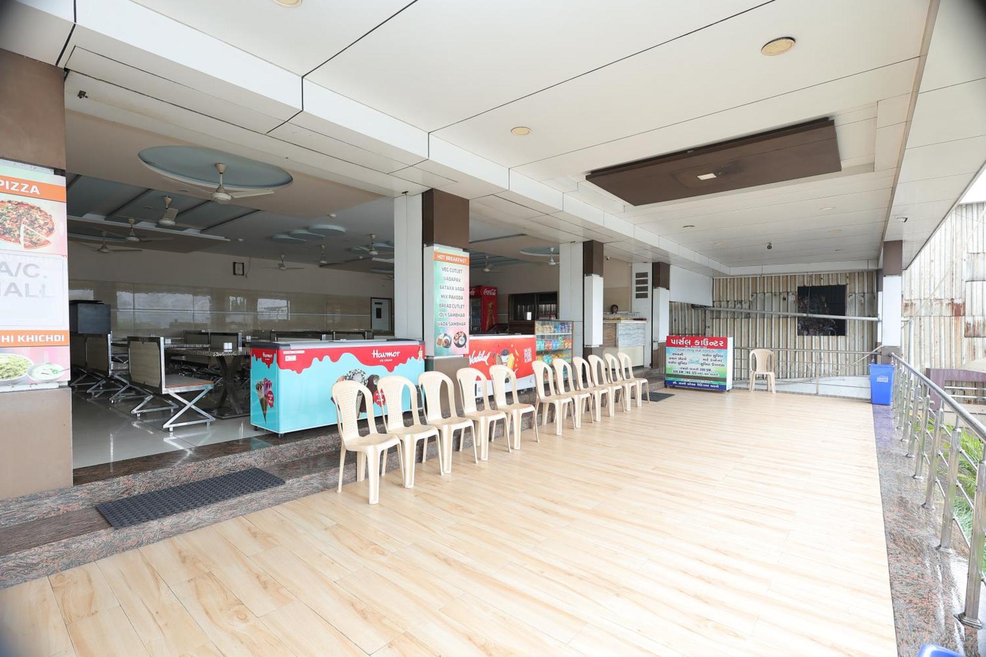 Hotel Horizon & Restaurant Сурат Екстер'єр фото