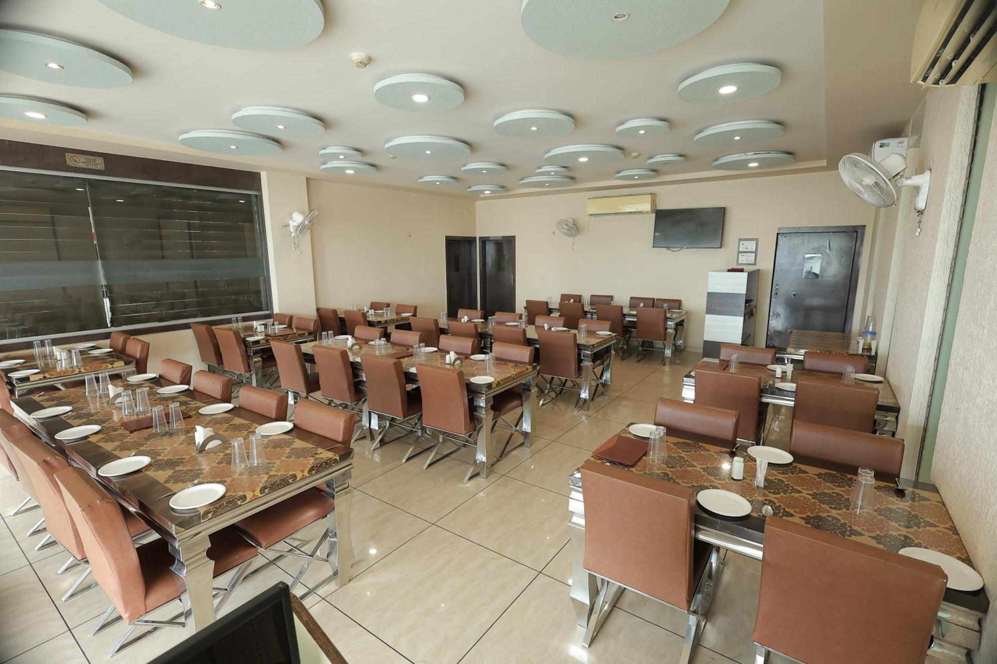 Hotel Horizon & Restaurant Сурат Екстер'єр фото