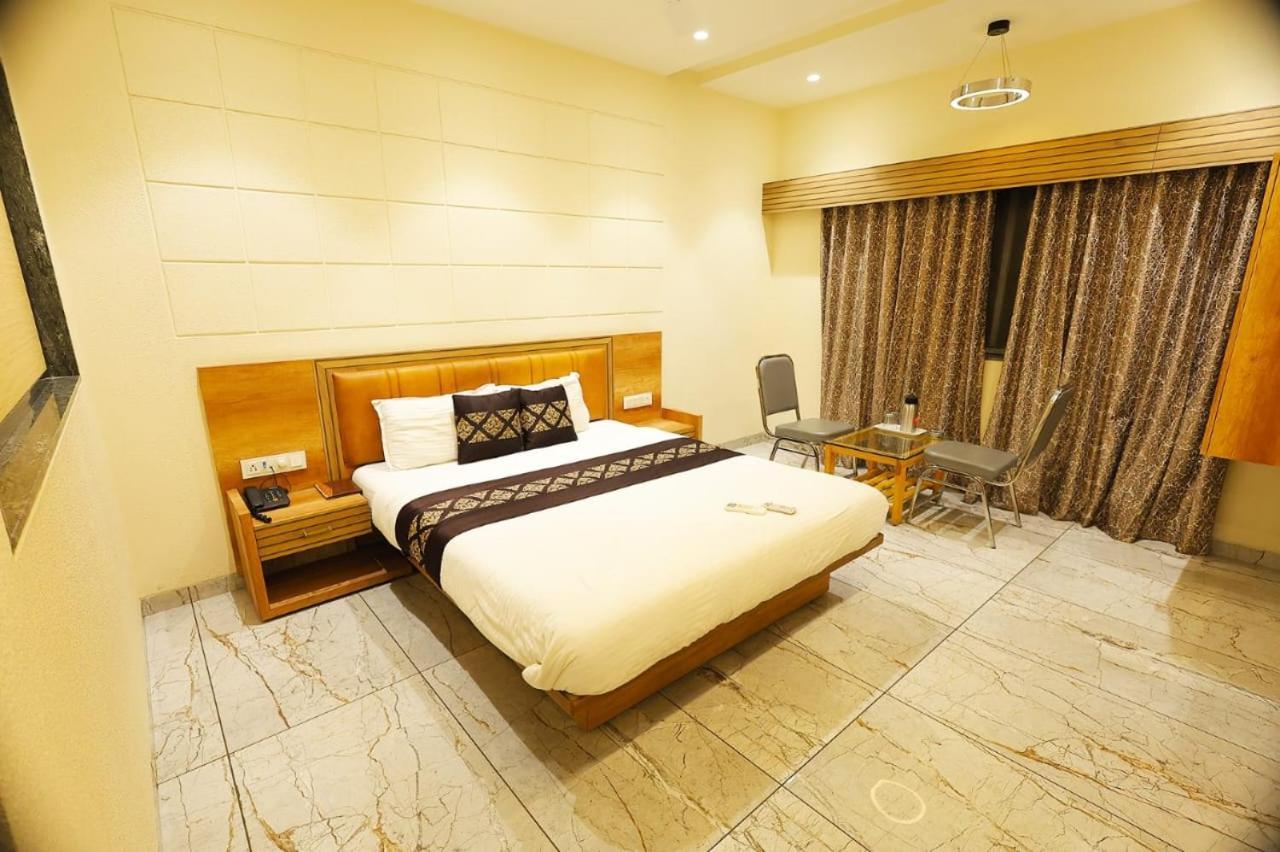 Hotel Horizon & Restaurant Сурат Екстер'єр фото